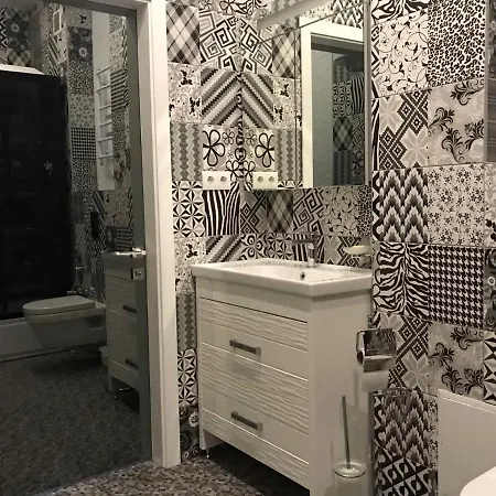 Apartment Arcadia Black & White *