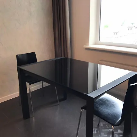 Arcadia Black & White Apartment *