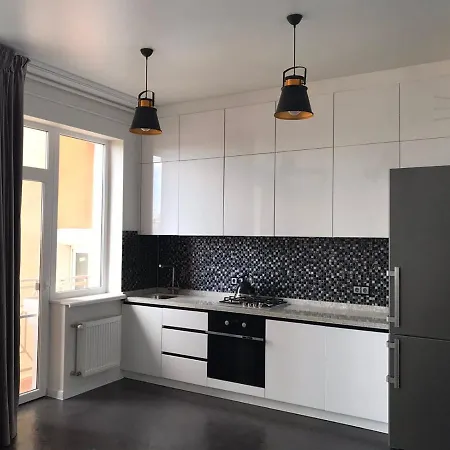 Arcadia Black & White Apartment *
